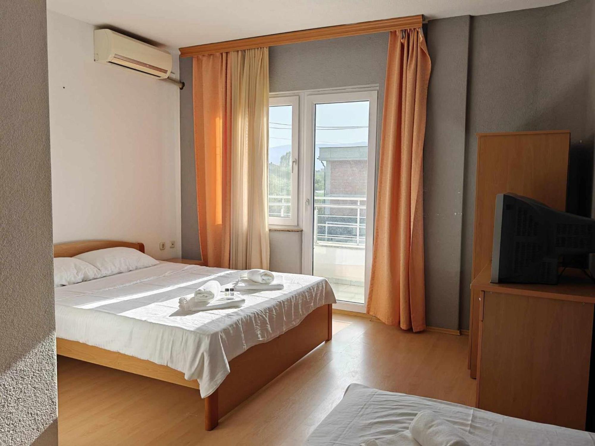 Hotel Ariston Струга Екстериор снимка